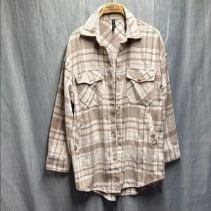 Amisu Cream and Tan Plaid Shirt Jacket size medium